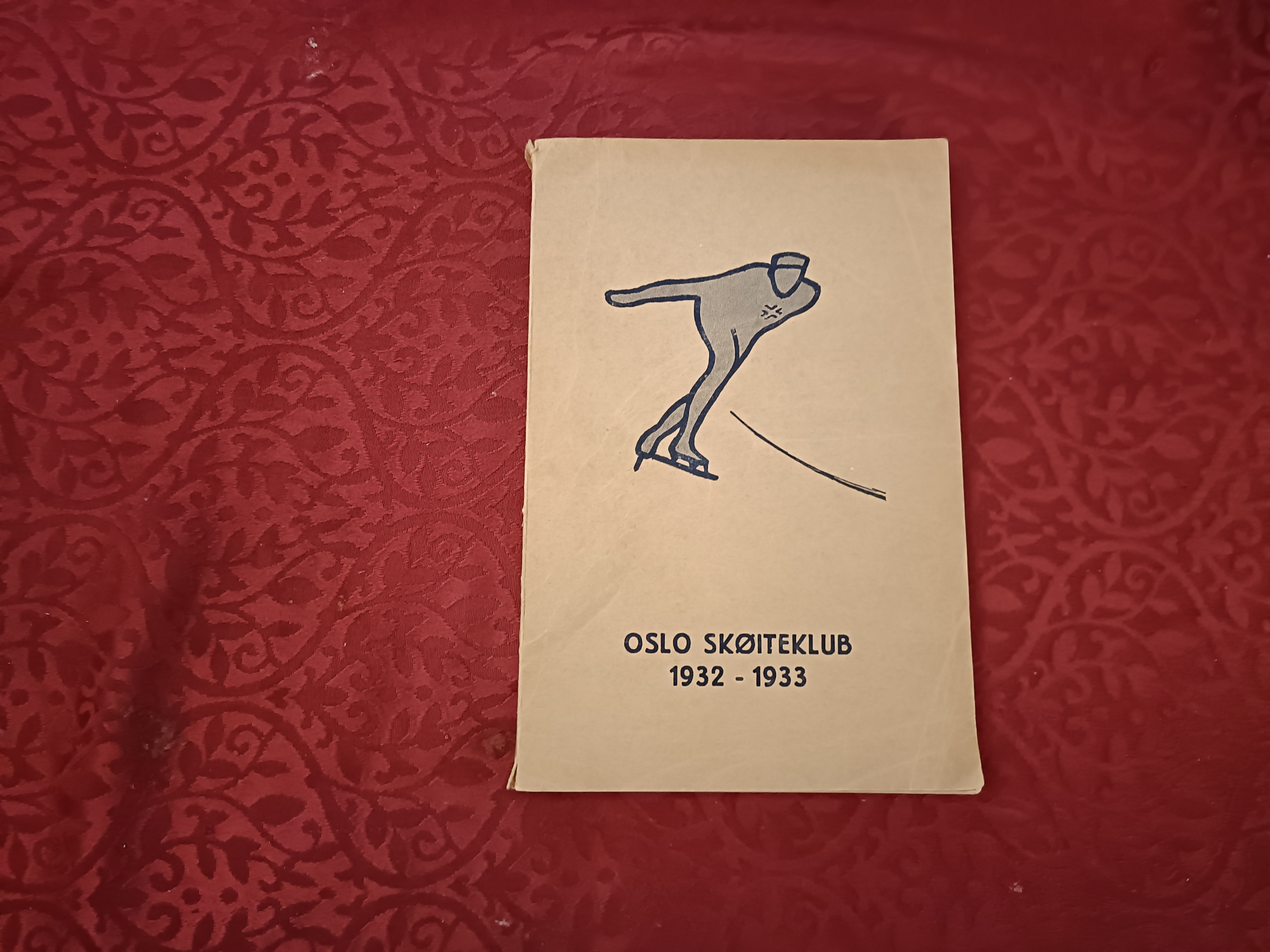 Oslo Skøiteklub. Årbok for 1932-1933. Redigert avforretningsføreren