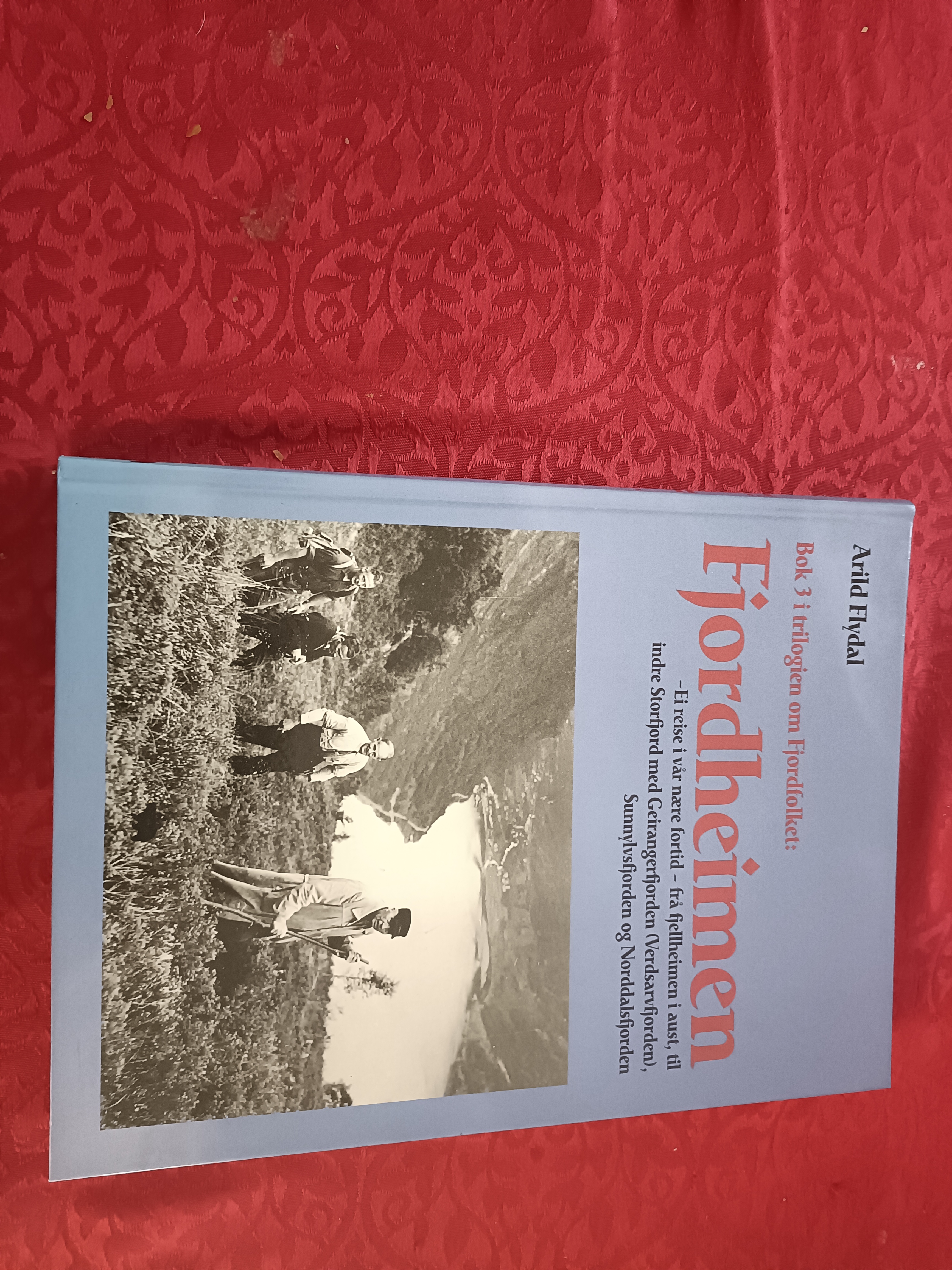 Fjordheimen. Ei reise i vår nære fortid - frå Fjellheimen i aust, til indre Storfjord med Geirangerfjorden (Verdsarvfjorden), Sunnylvsfjorden og Norddalsfjorden